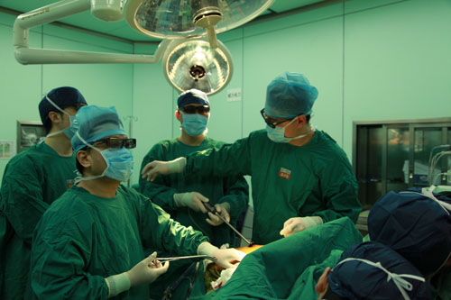 上海市第一人民医院胸外科开展沪首例3D胸腔
